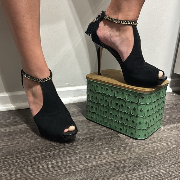 White House Black Market Black Heels with Open Toe Design and Textured Fabric - Picture 7 of 10